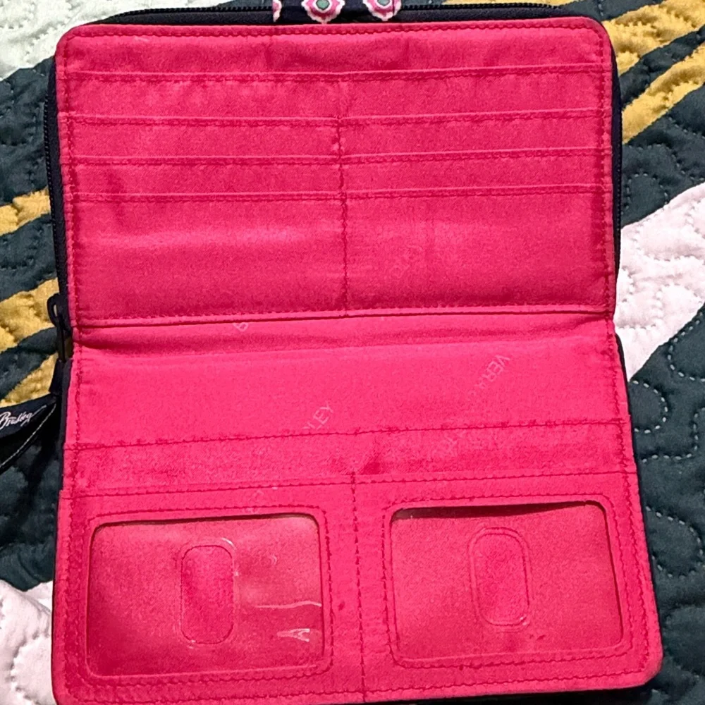 Vera‎ Bradley Pink and Navy Patterned Wallet - Picture 4 of 5